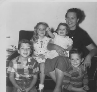 Grandma& kids001